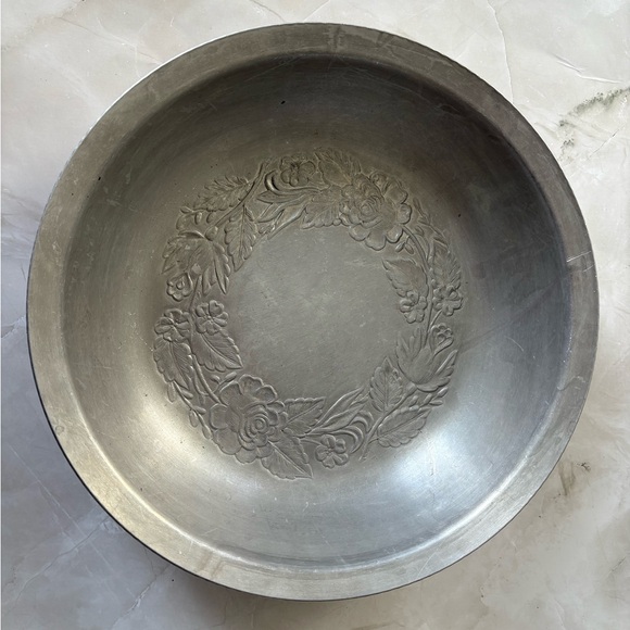 Vintage Other - Everlast Forged Aluminum Floral Engraved Metal Baking Bowl